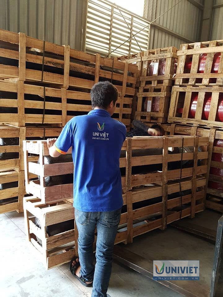 Cầu nâng 1 trụ Senok về kho công ty Uni Việt