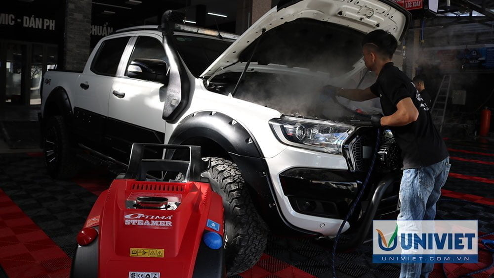 máy rửa xe hơi nước nóng