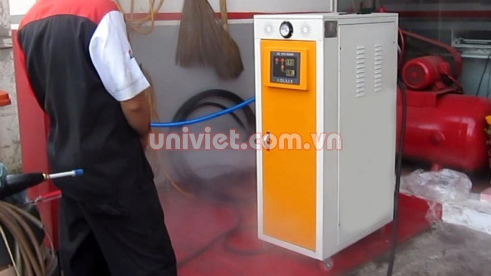 Nên mua máy rửa xe hơi nước nóng cao cấp hay giá rẻ? 1 máy rửa xe hơi nước nóng giá rẻ