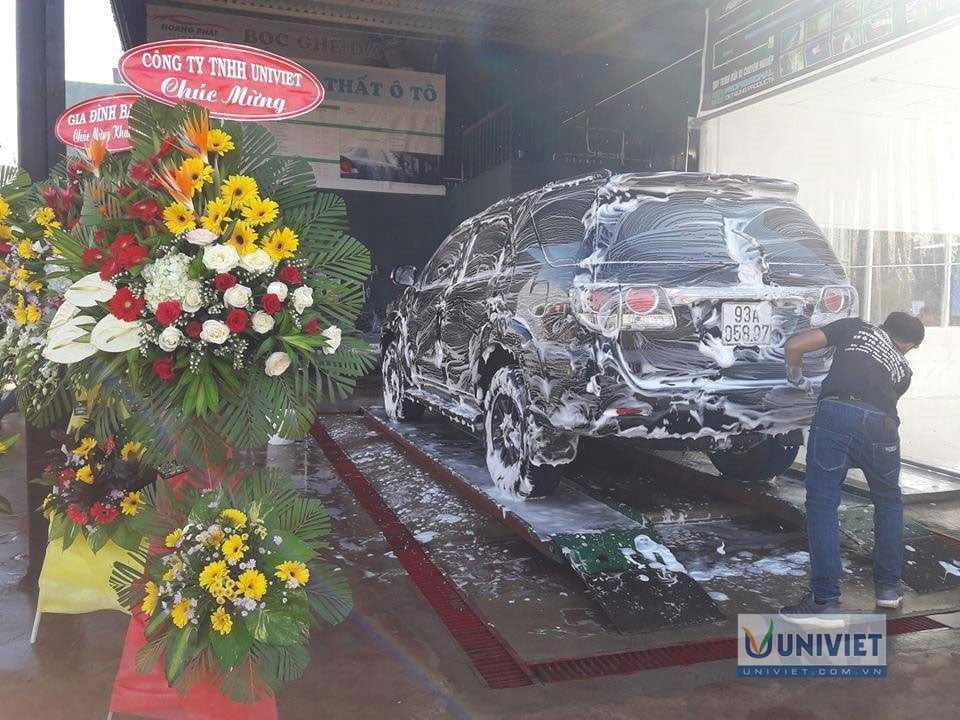 Khai trương trung tâm chăm sóc xe do Uni Việt Setup và lắp đặt cầu nâng 1 trụ