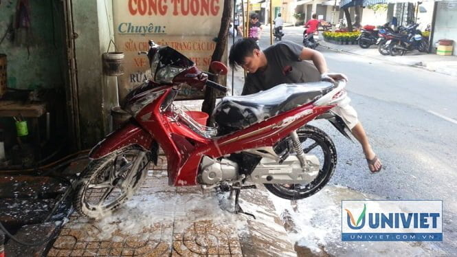 rua xe may chuyen nghiep 1