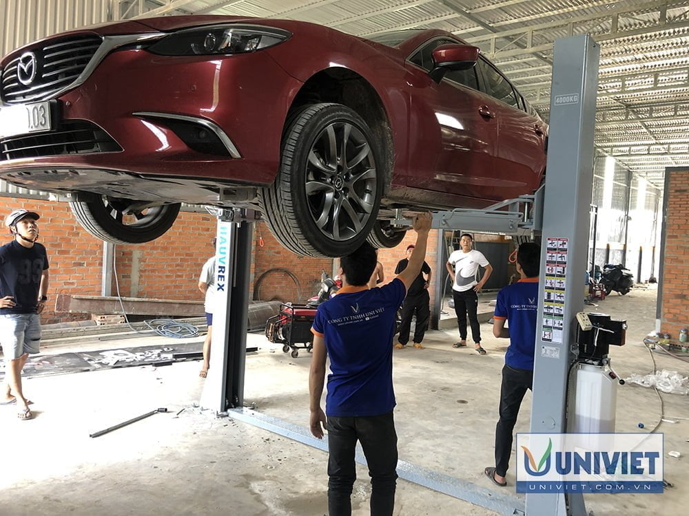 cầu nâng ô tô 2 trụ nâng được bao nhiêu tấn