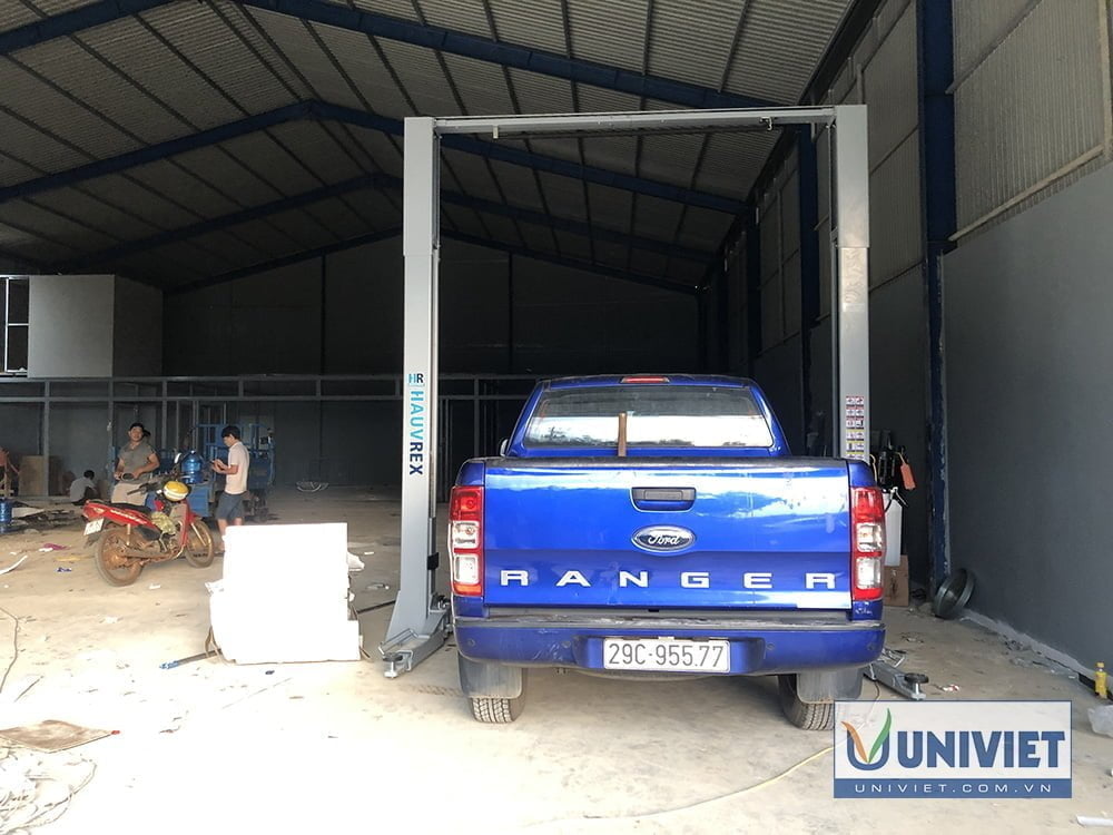 cầu nâng ô tô 2 trụ giằng trên